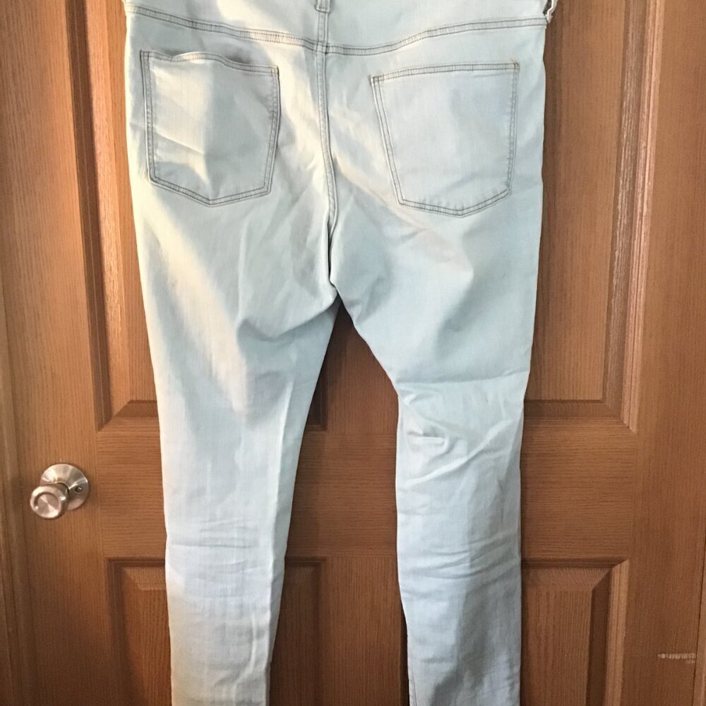 Universal Thread Stonewashed Jeans - Picture 2 of 2